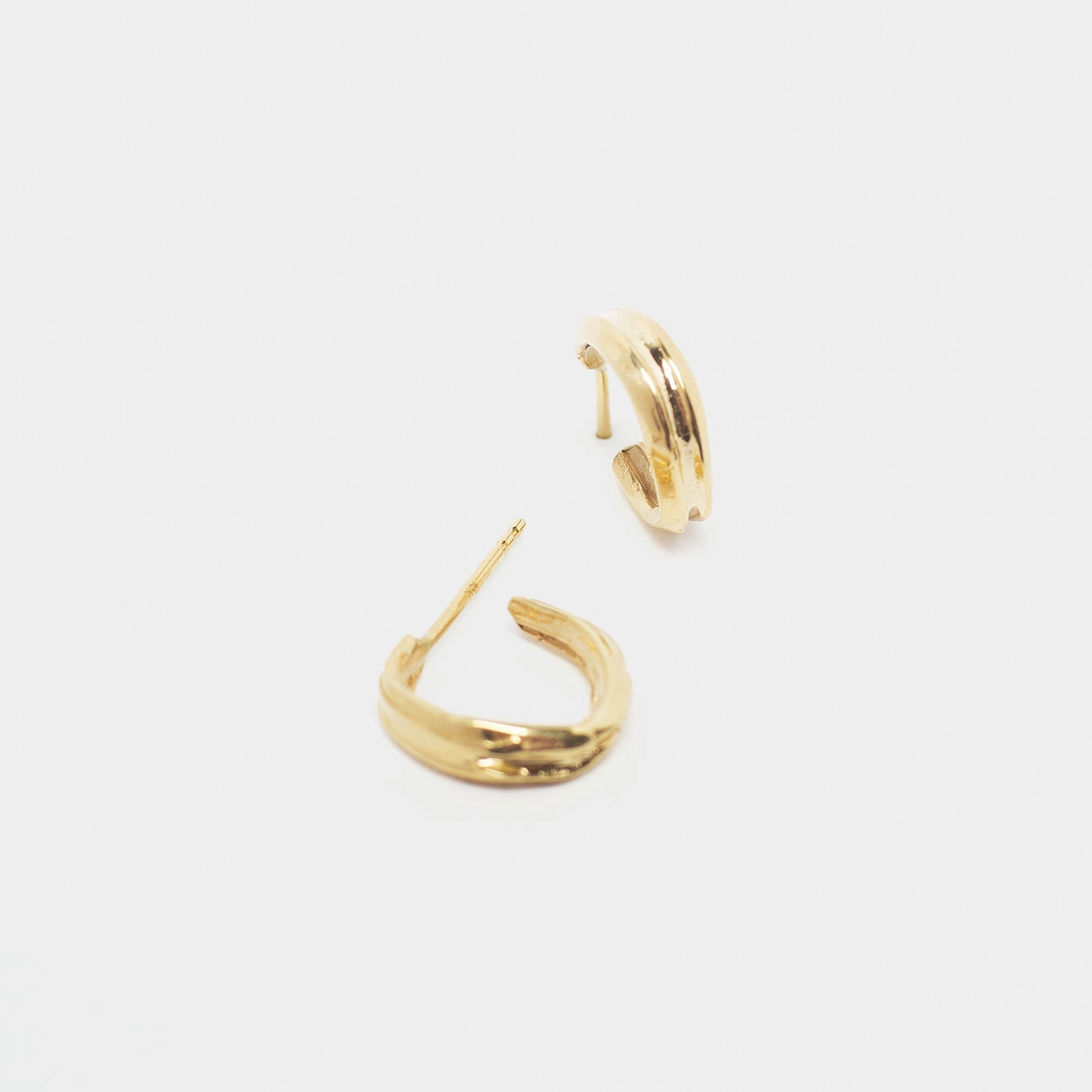 Edith Hoops in Gold