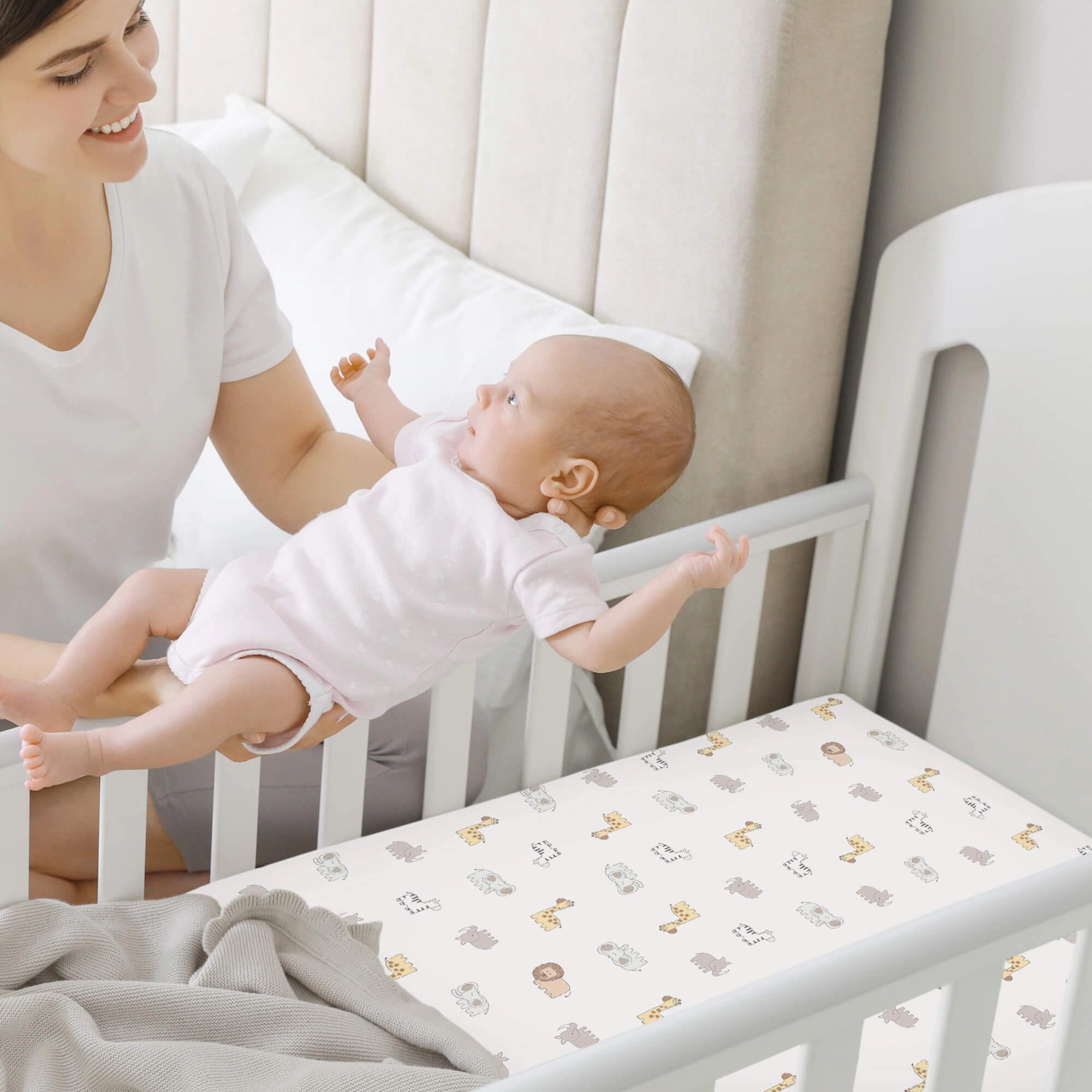 Isla Fitted Mini Crib Sheets (Bumble Bear)